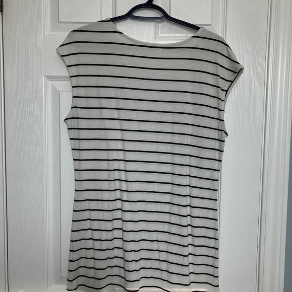 Bundle 4/$20- Rickis Tunic Length Shirt with Butterfly - Picture 4 of 5